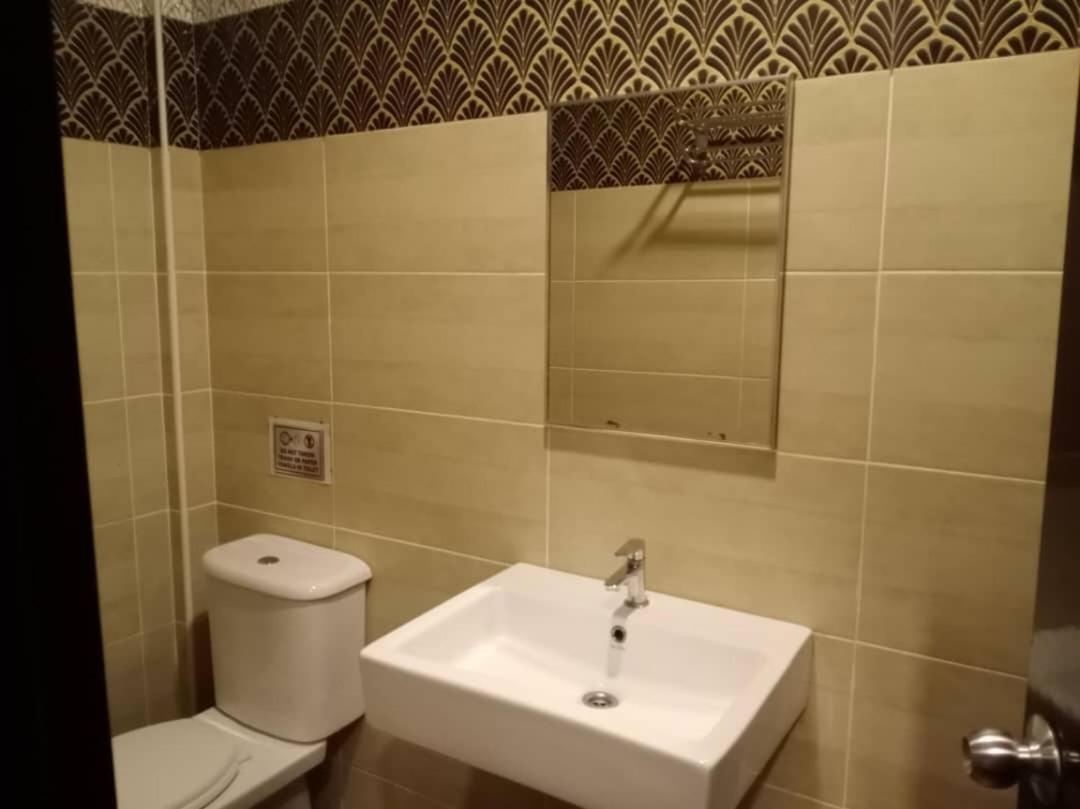 Golden Leaf Boutique Hotel Nusa Idaman Formerly Known As Ariana Hotel Johor Bahru Luaran gambar